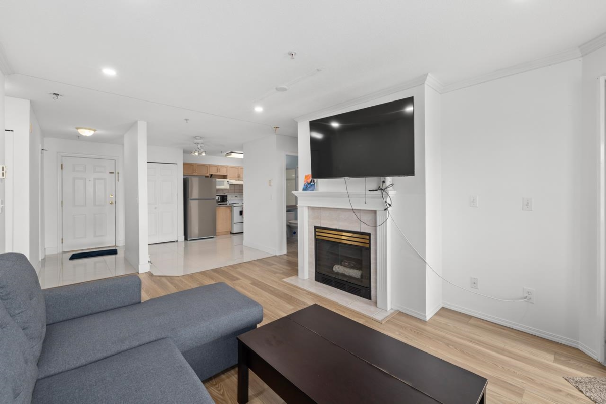 Family Room Photo of 409 2958 Trethewey Street, Abbotsford, BC