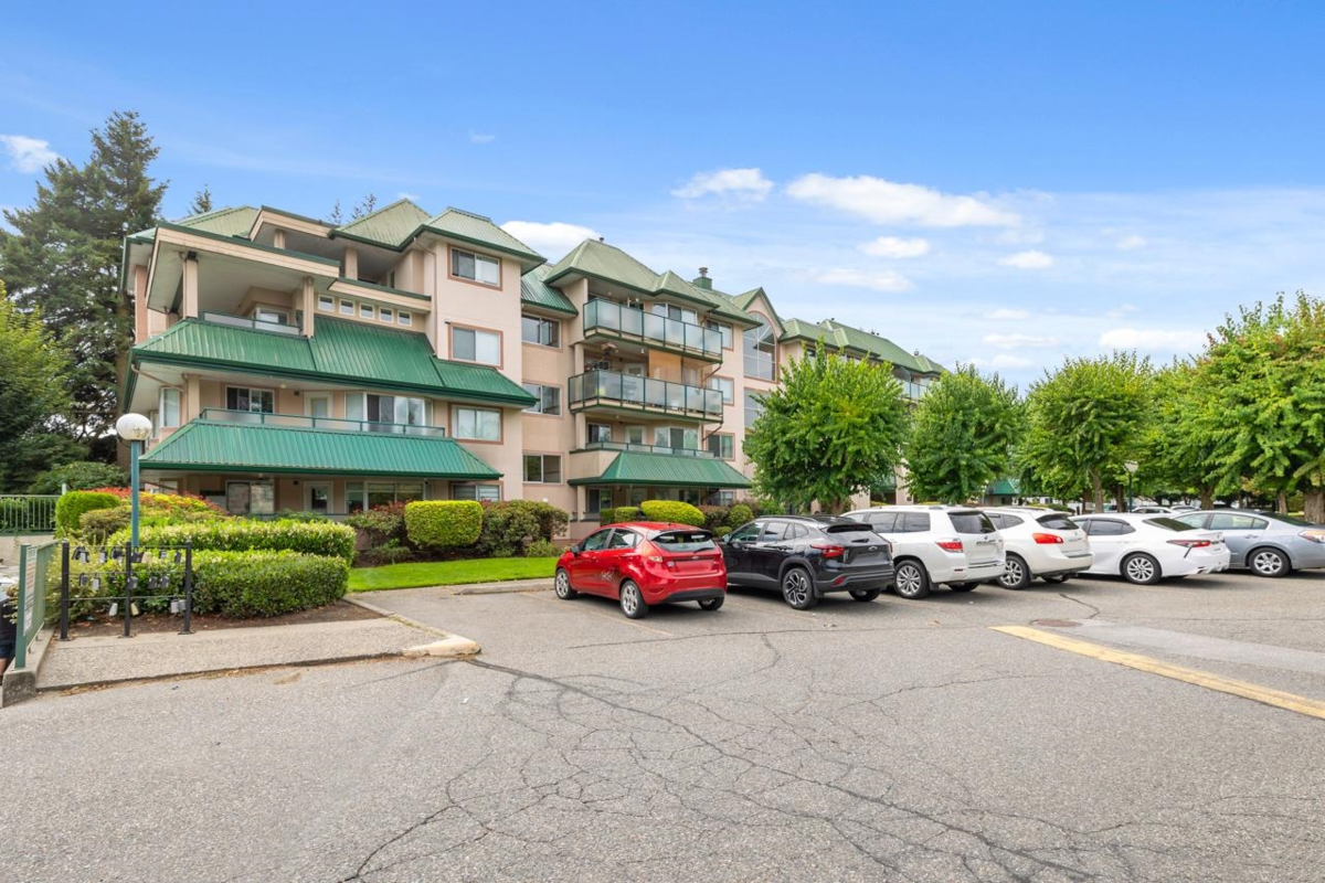 Hallway Photo of 409 2958 Trethewey Street, Abbotsford, BC
