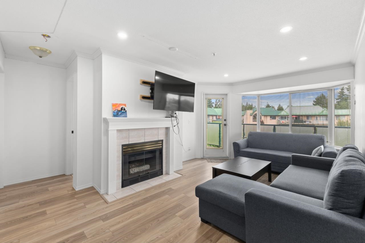 Kitchen Photo of 409 2958 Trethewey Street, Abbotsford, BC