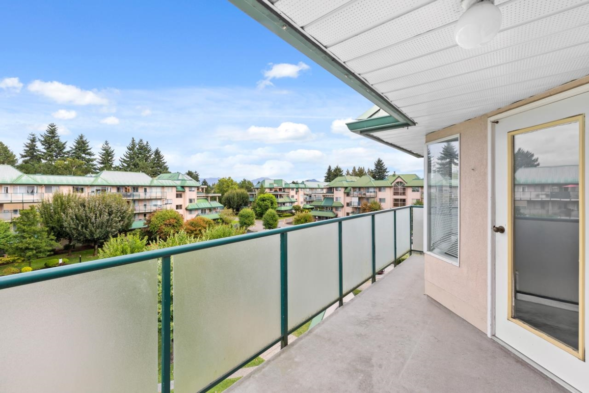 Laundry Room Photo of 409 2958 Trethewey Street, Abbotsford, BC