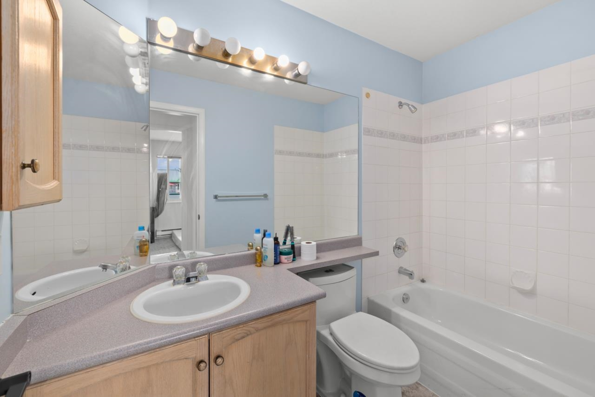 Loft / Bonus Room Photo of 409 2958 Trethewey Street, Abbotsford, BC