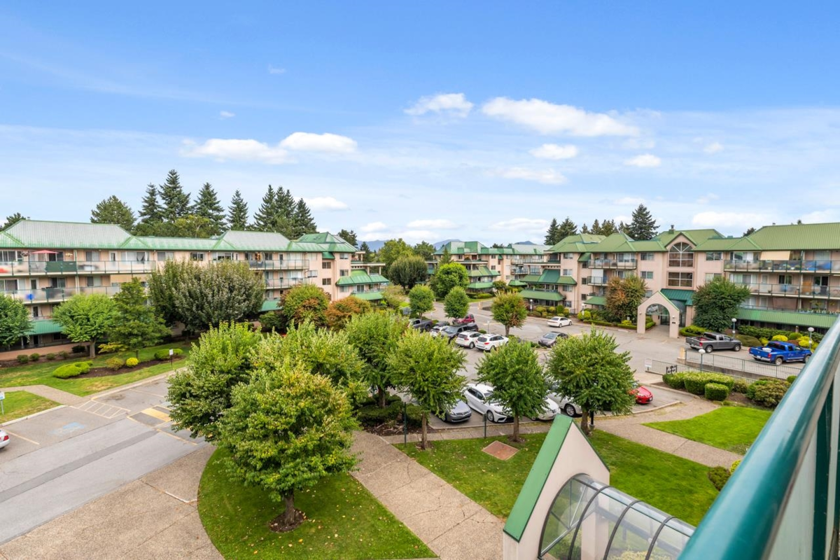Outdoor Patio Photo of 409 2958 Trethewey Street, Abbotsford, BC