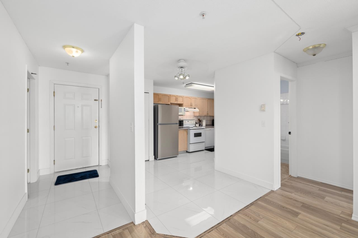 Primary Bedroom Photo of 409 2958 Trethewey Street, Abbotsford, BC