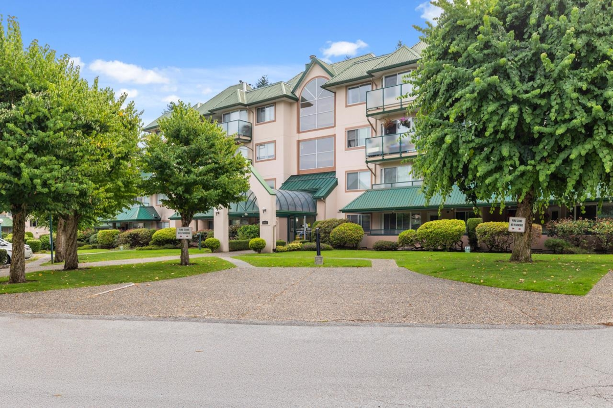 Staircase Photo of 409 2958 Trethewey Street, Abbotsford, BC