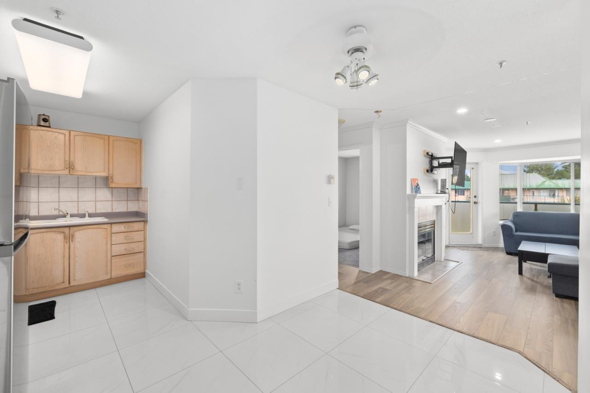 Walk-In Closet Photo of 409 2958 Trethewey Street, Abbotsford, BC