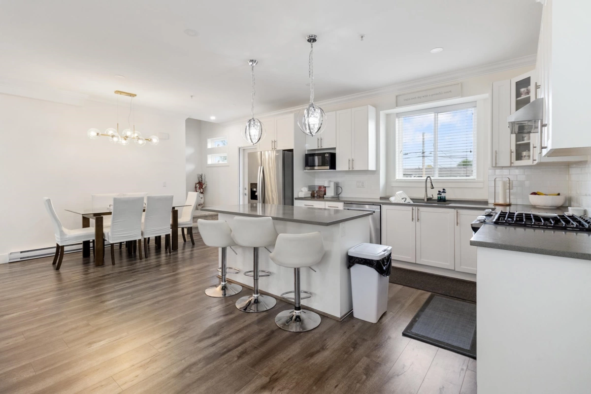 Guest Bathroom Photo of 1 46387 Margaret Avenue, Chilliwack, BC