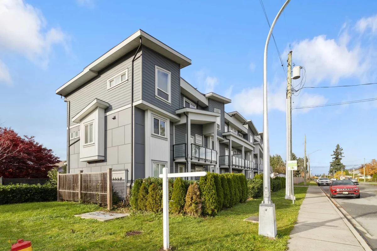 Living Room Photo of 1 46387 Margaret Avenue, Chilliwack, BC