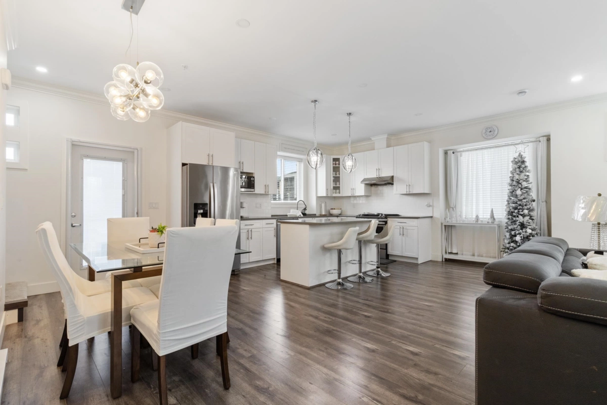 Walk-In Closet Photo of 1 46387 Margaret Avenue, Chilliwack, BC