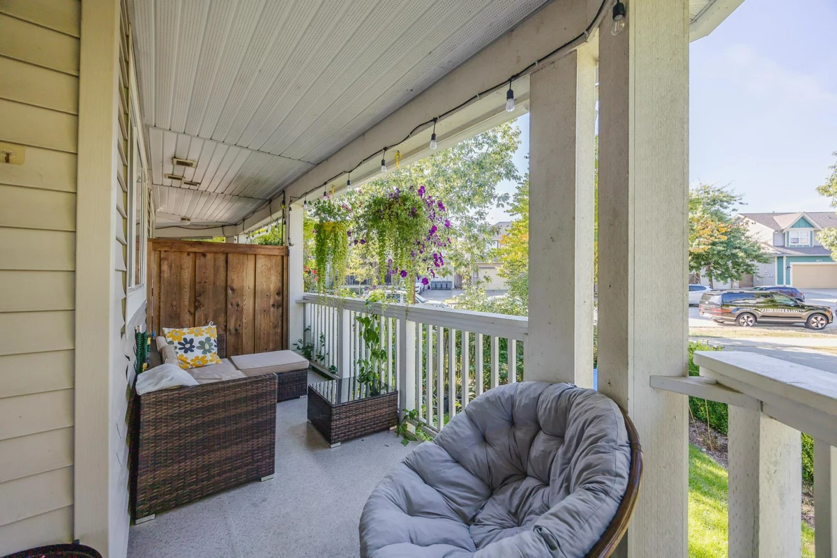 Backyard Photo of 4 6852 193 Street, Surrey, BC