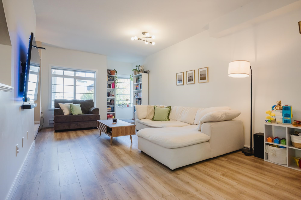 Breakfast Nook Photo of 4 6852 193 Street, Surrey, BC