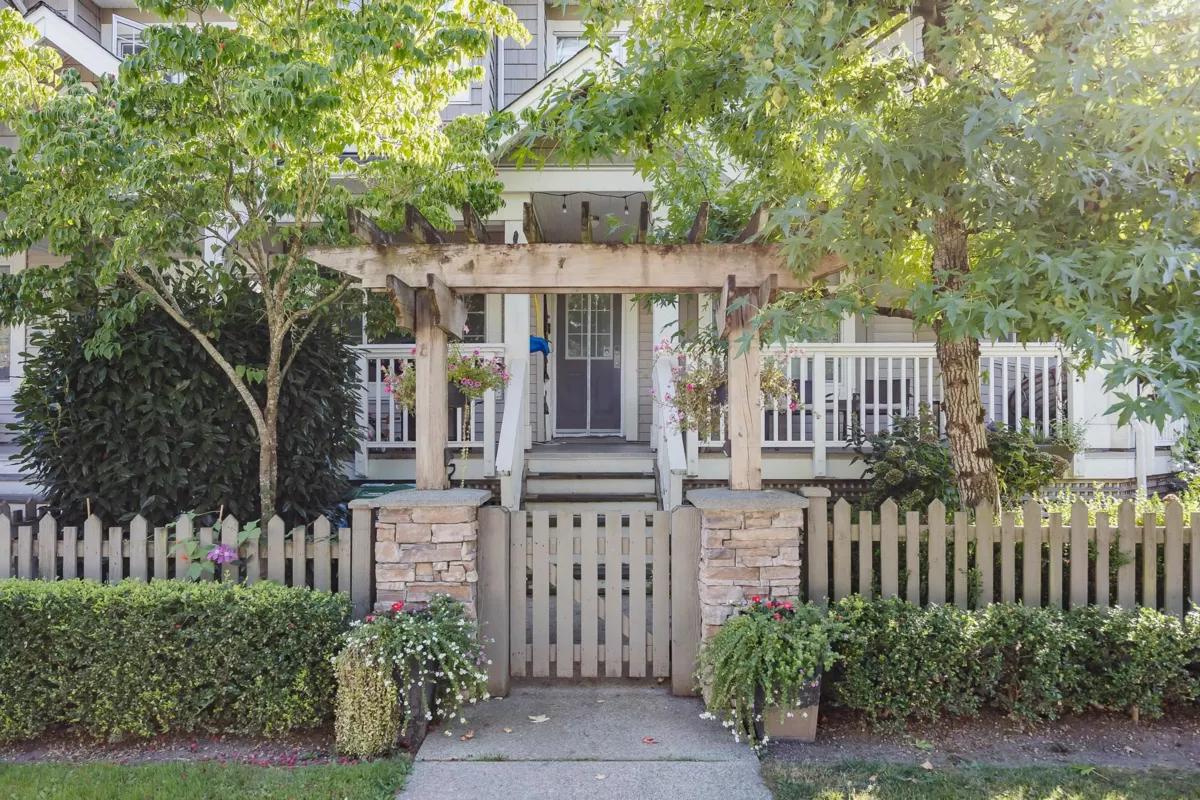 Family Room Photo of 4 6852 193 Street, Surrey, BC