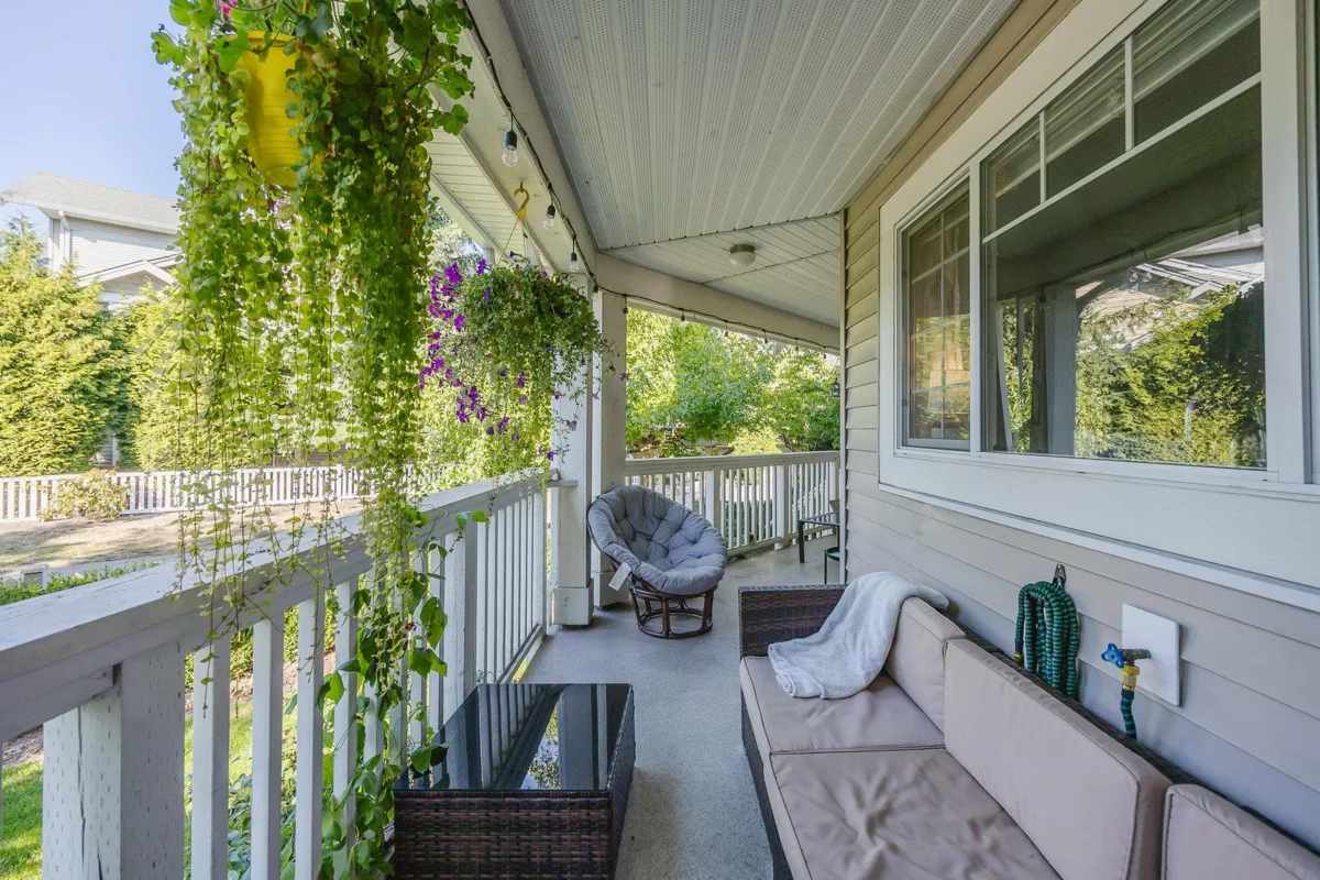 Front Yard Photo of 4 6852 193 Street, Surrey, BC