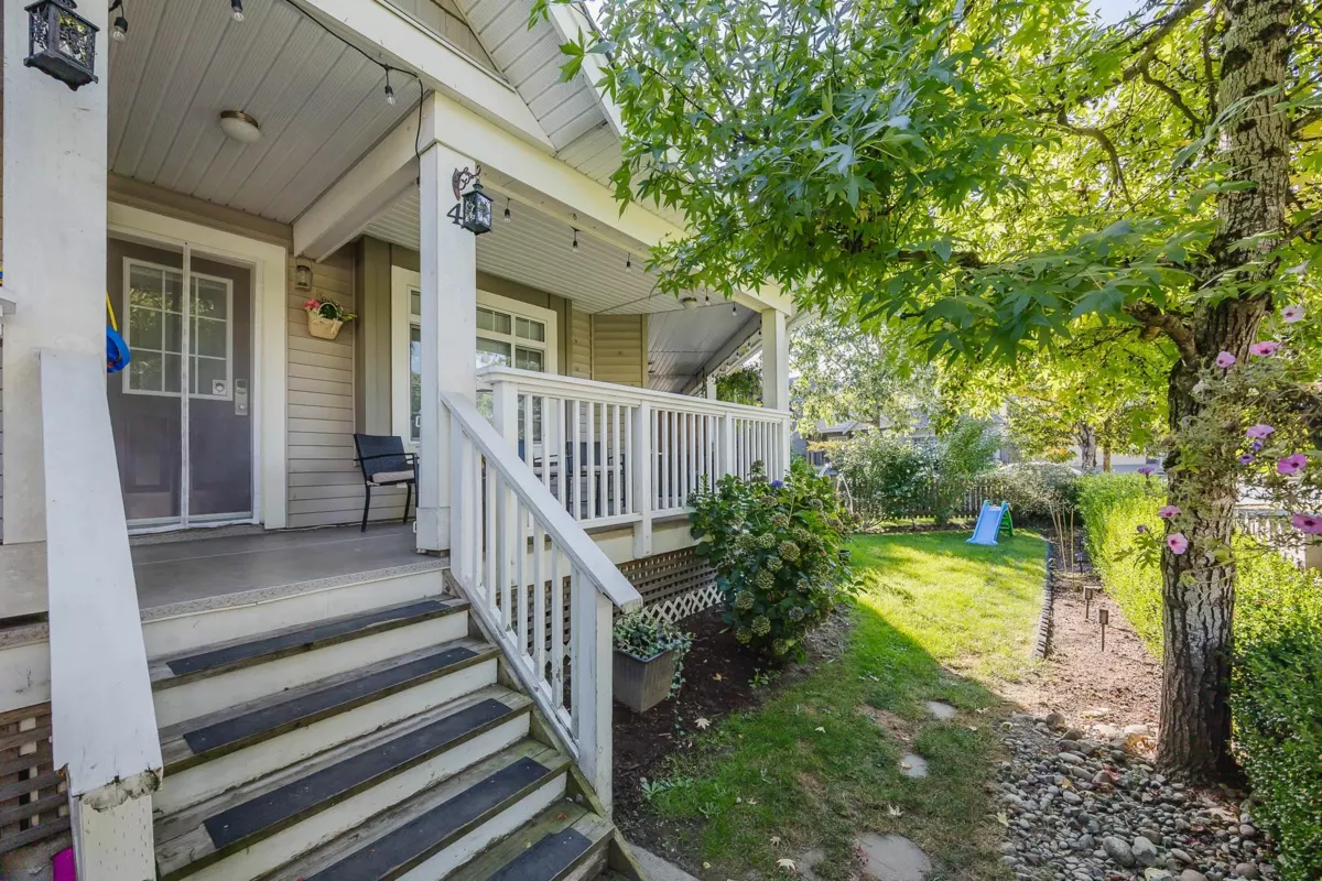 Garden / Landscaping Photo of 4 6852 193 Street, Surrey, BC