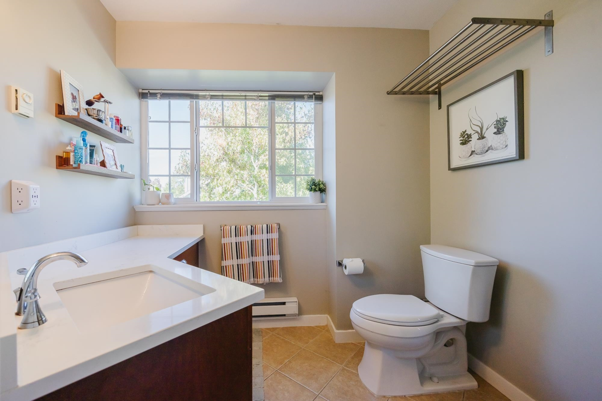 Guest Bathroom Photo of 4 6852 193 Street, Surrey, BC