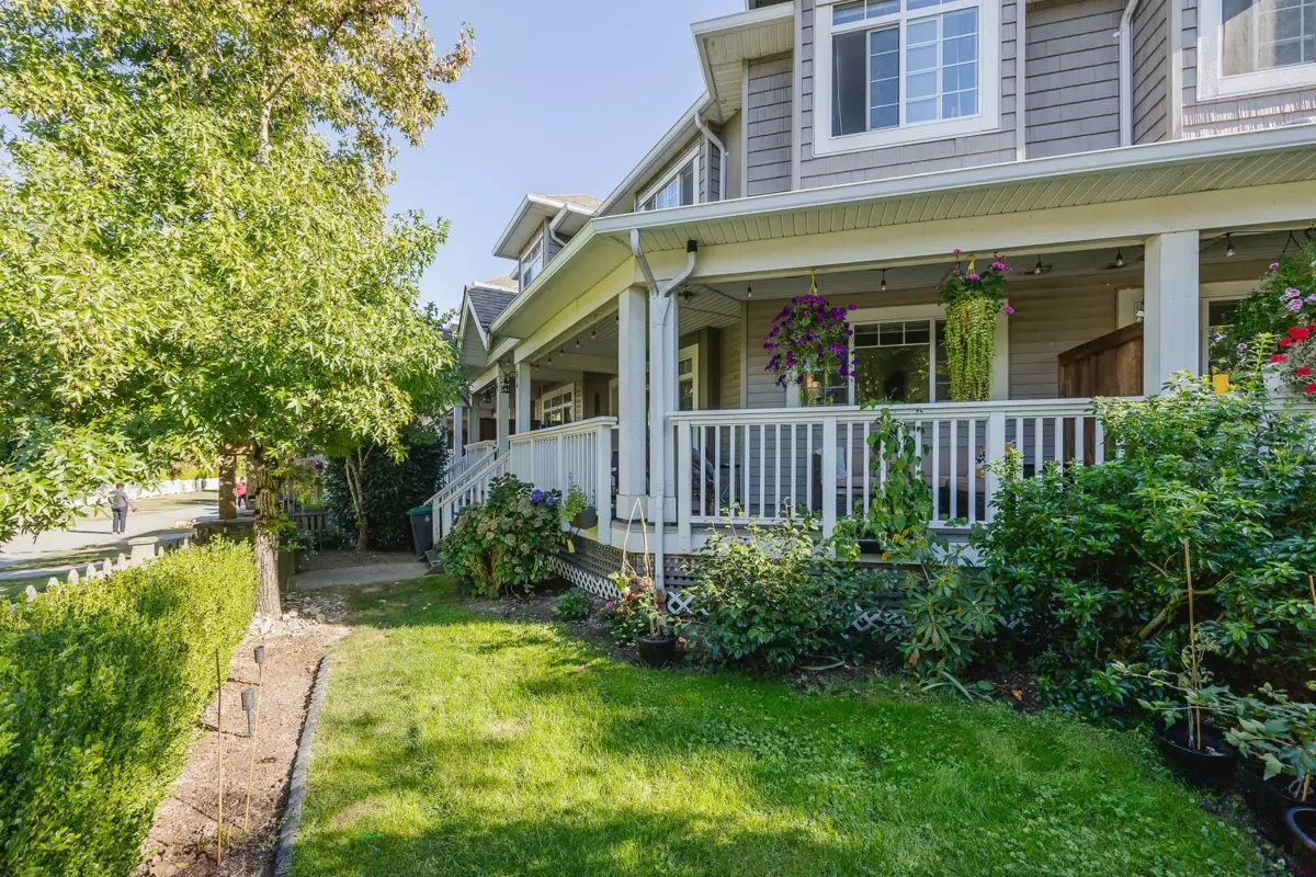 Hot Tub / Spa Photo of 4 6852 193 Street, Surrey, BC