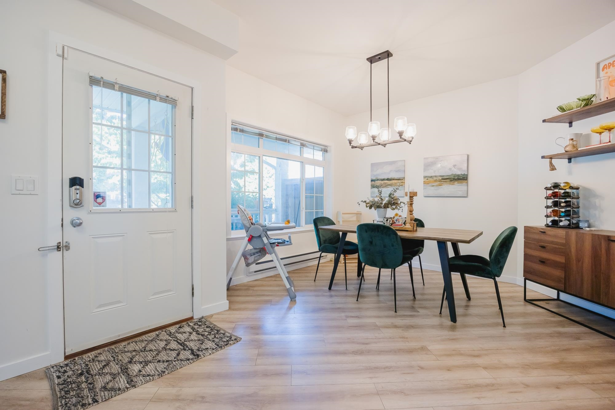 Kitchen Island Photo of 4 6852 193 Street, Surrey, BC