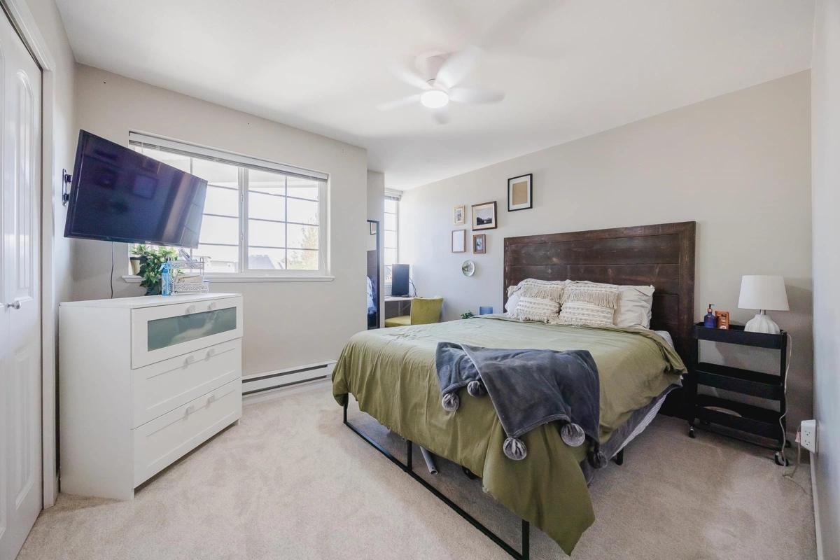 Office / Den Photo of 4 6852 193 Street, Surrey, BC