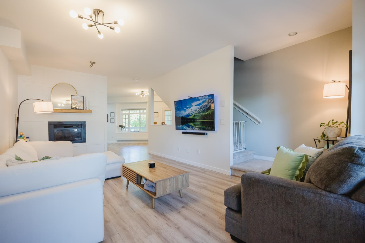 Primary Bathroom Photo of 4 6852 193 Street, Surrey, BC