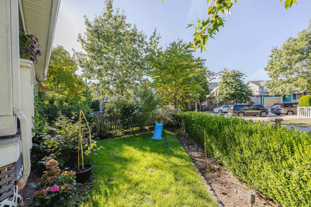 Swimming Pool Photo of 4 6852 193 Street, Surrey, BC