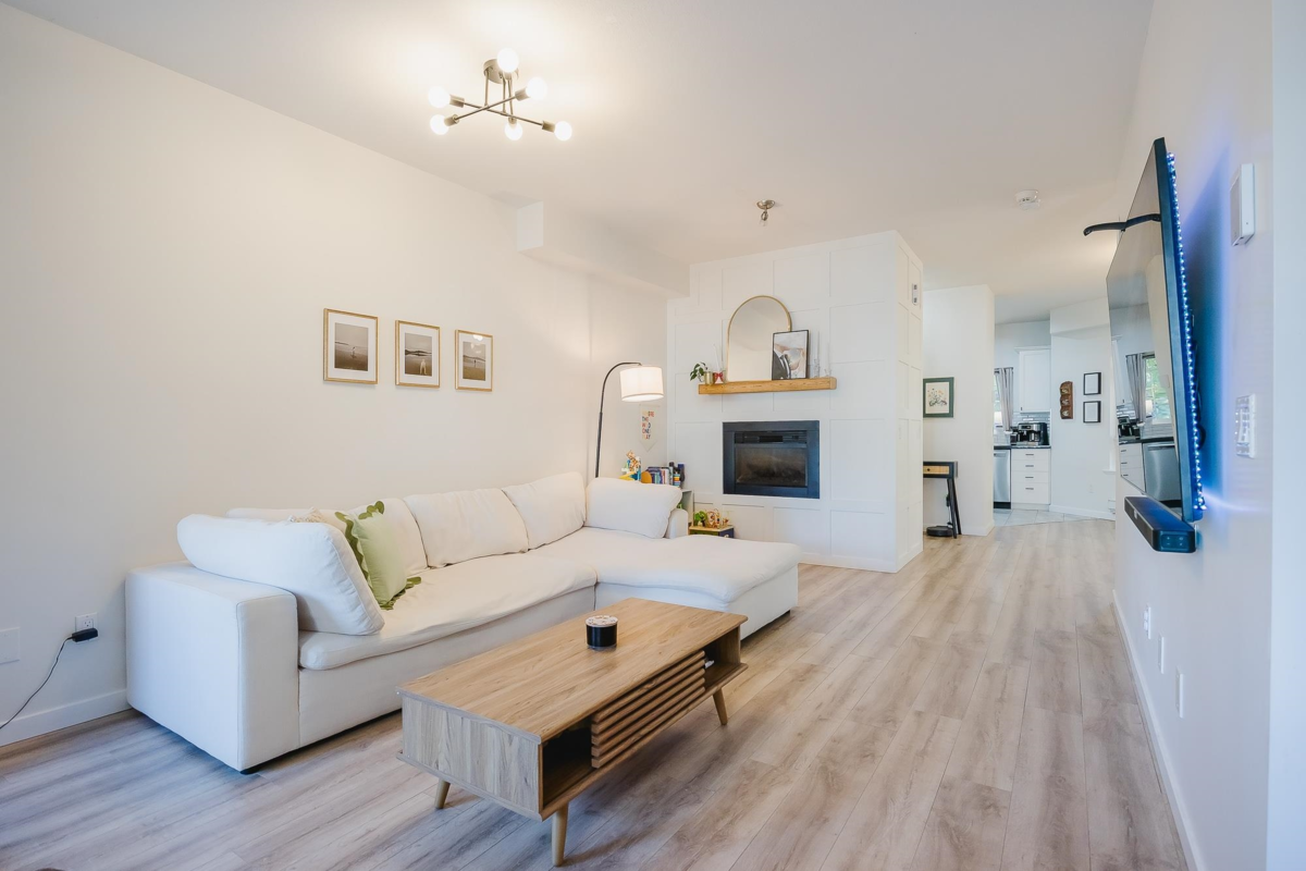 Walk-In Closet Photo of 4 6852 193 Street, Surrey, BC