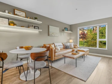 208 221 E 3rd Street, North Vancouver, BC, North Vancouver — Apartment/Condo for sale