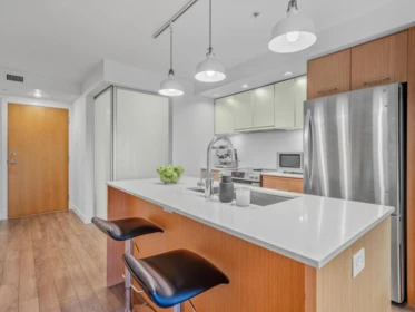 208 221 E 3rd Street, North Vancouver, BC, North Vancouver — Apartment/Condo for sale