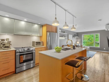 208 221 E 3rd Street, North Vancouver, BC, North Vancouver — Apartment/Condo for sale