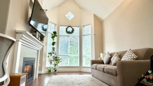 409 9979 140 Street, Surrey, BC