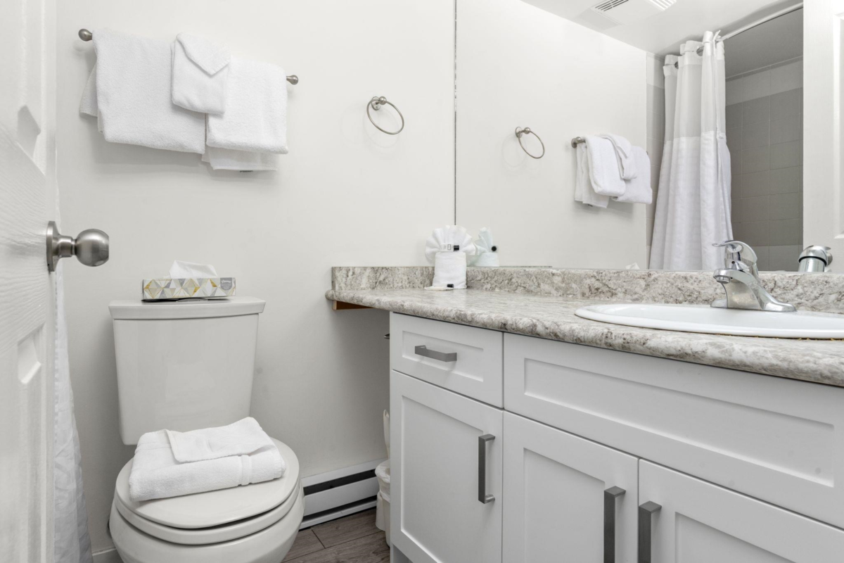 Breakfast Nook Photo of 125 2050 Lake Placid (Week 52) Road, Whistler, BC