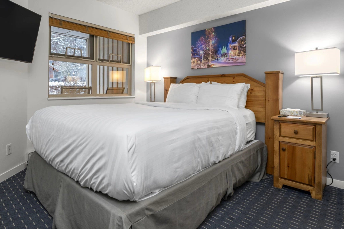 Kitchen Island Photo of 125 2050 Lake Placid (Week 52) Road, Whistler, BC