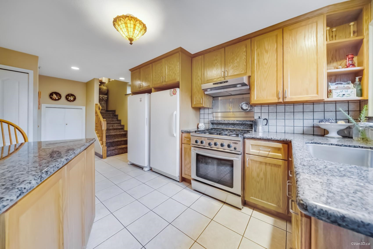 Backyard Photo of 1627 E 34th Avenue, Vancouver, BC