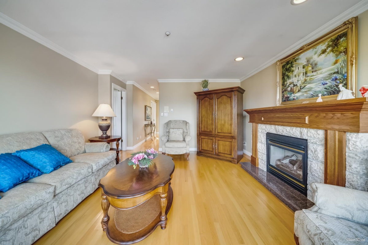 Entry Foyer Photo of 1627 E 34th Avenue, Vancouver, BC