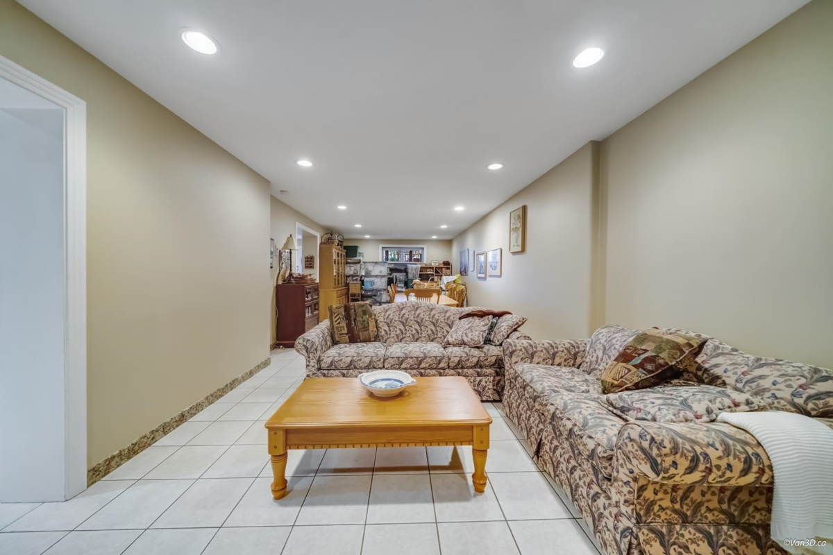 Hot Tub / Spa Photo of 1627 E 34th Avenue, Vancouver, BC