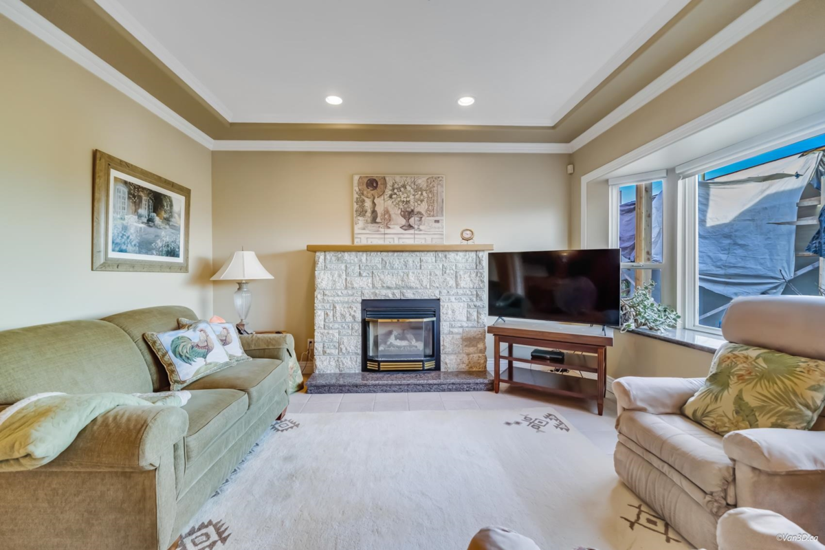 Kitchen Island Photo of 1627 E 34th Avenue, Vancouver, BC