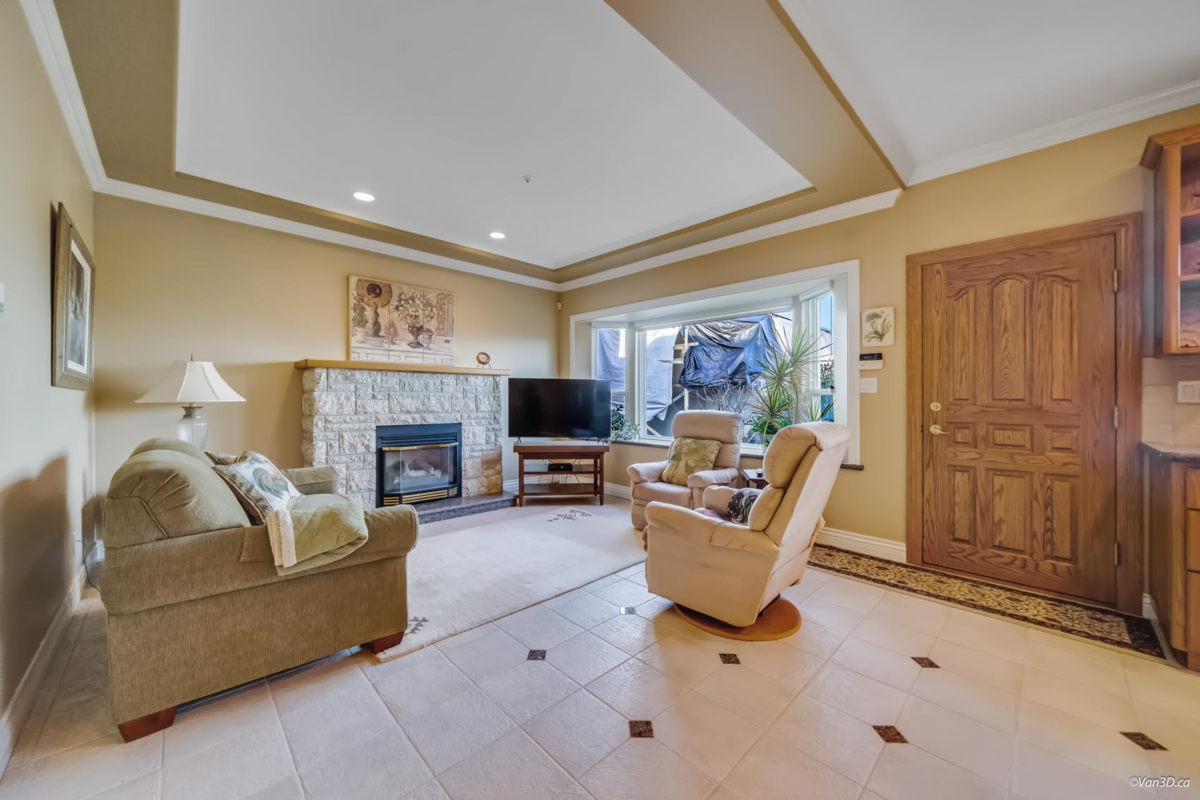 Living Room Photo of 1627 E 34th Avenue, Vancouver, BC