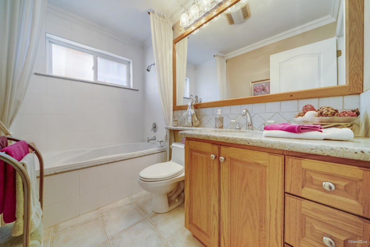 Loft / Bonus Room Photo of 1627 E 34th Avenue, Vancouver, BC