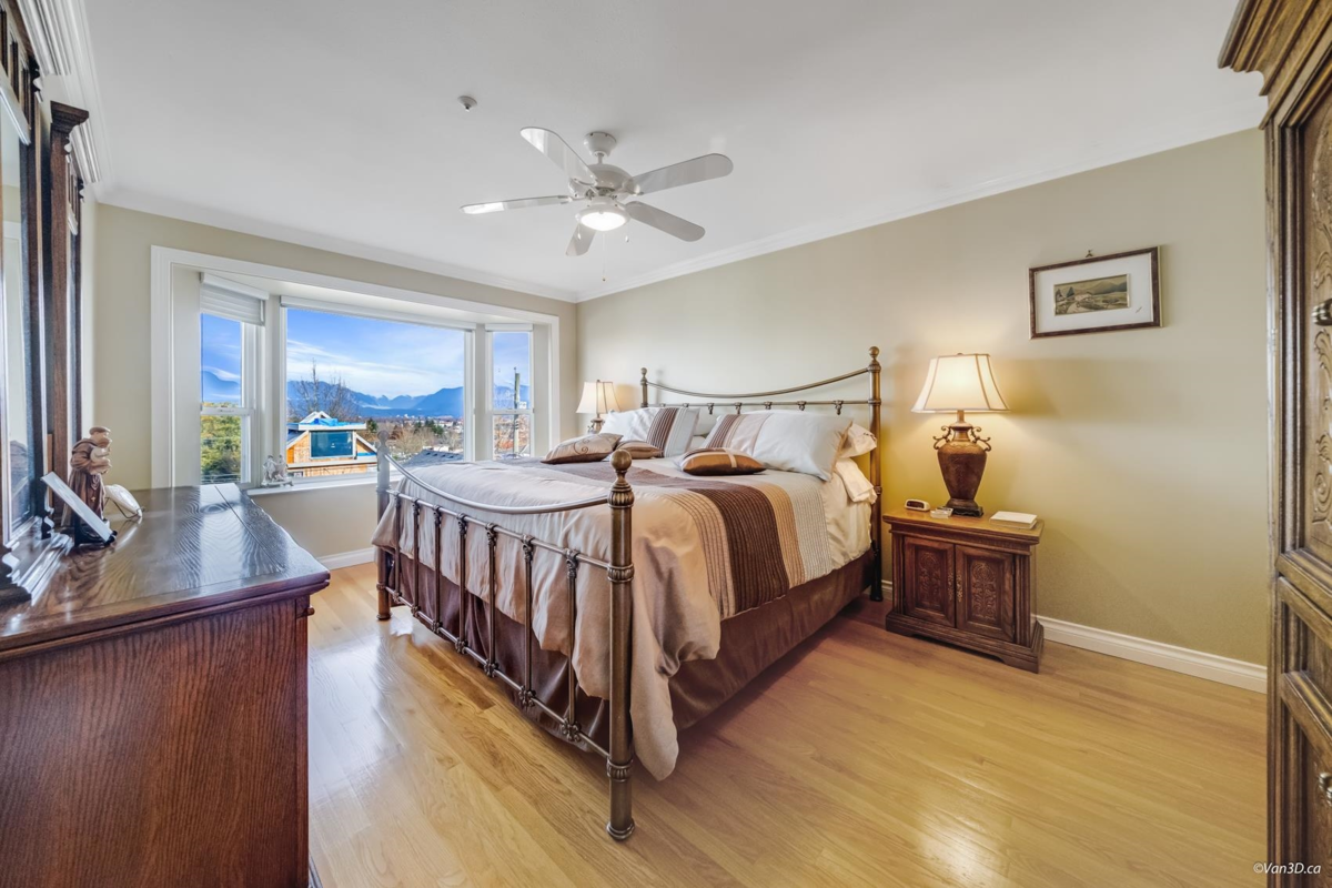 Staircase Photo of 1627 E 34th Avenue, Vancouver, BC