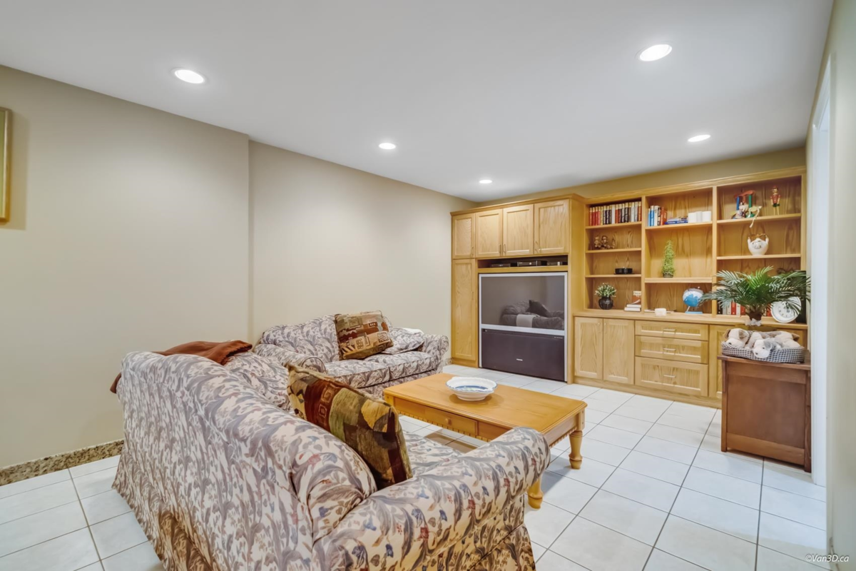 Swimming Pool Photo of 1627 E 34th Avenue, Vancouver, BC