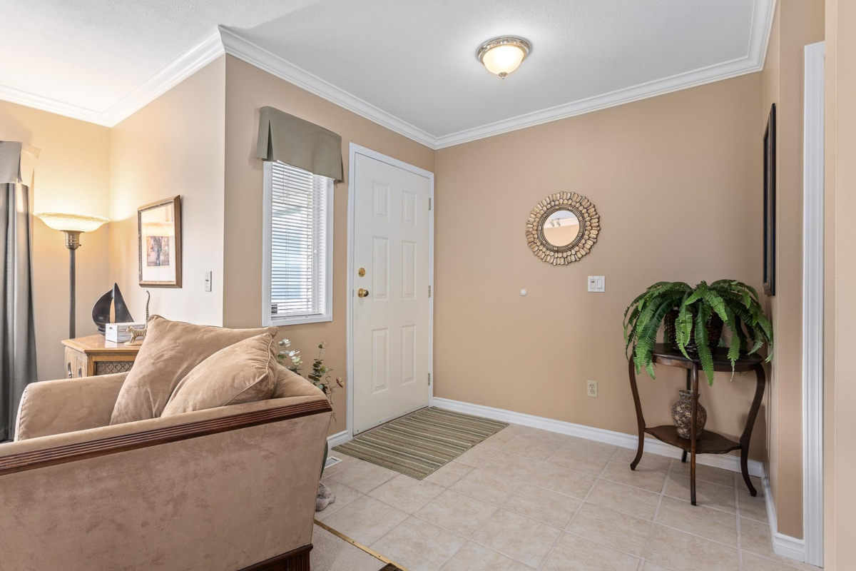 Breakfast Nook Photo of 11915 237a Street, Maple Ridge, BC