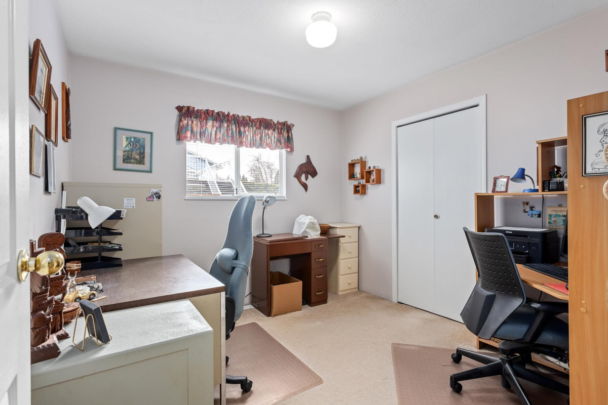 Front Yard Photo of 11915 237a Street, Maple Ridge, BC