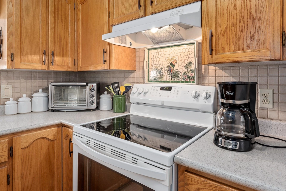 Guest Bathroom Photo of 11915 237a Street, Maple Ridge, BC