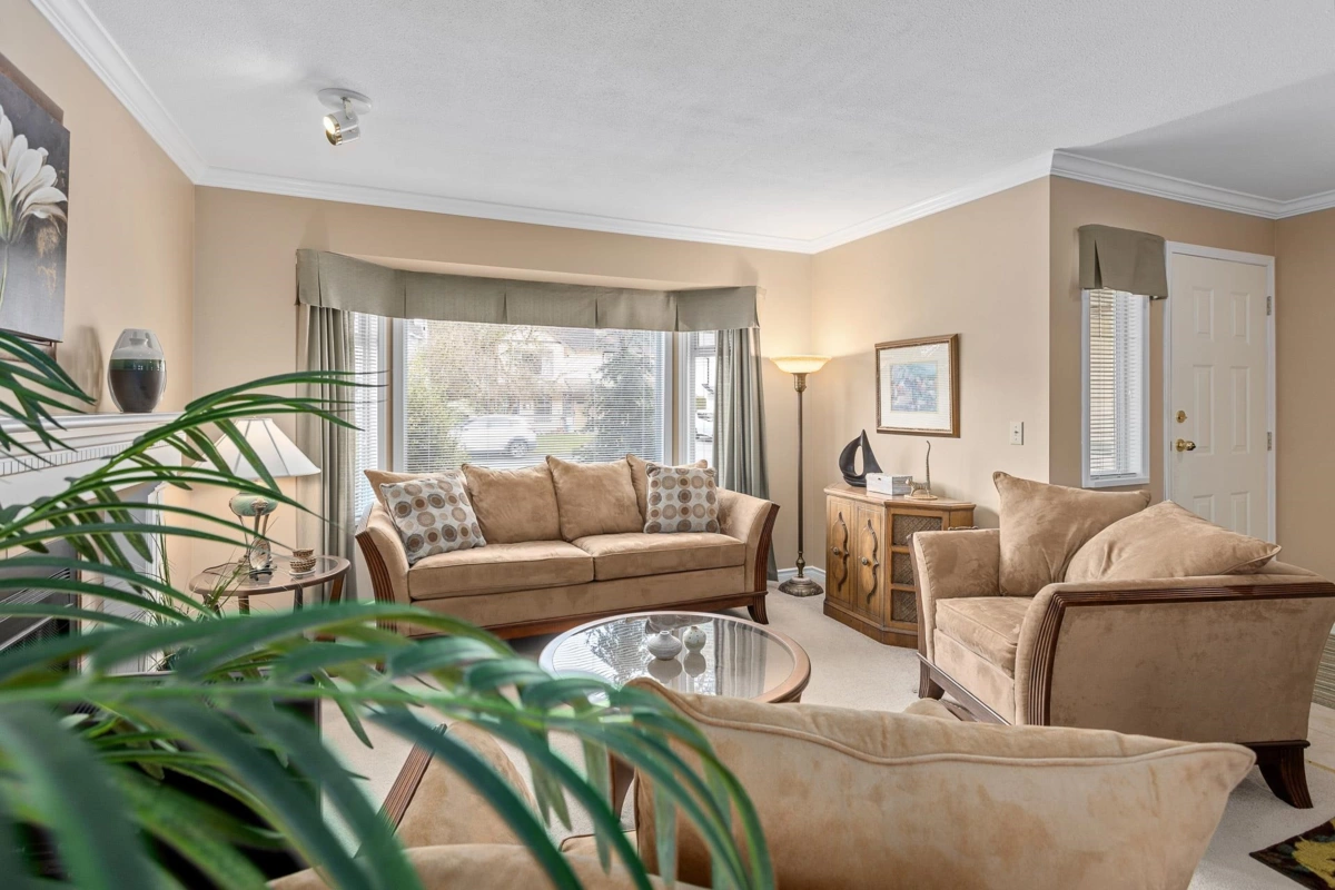 Kitchen Island Photo of 11915 237a Street, Maple Ridge, BC