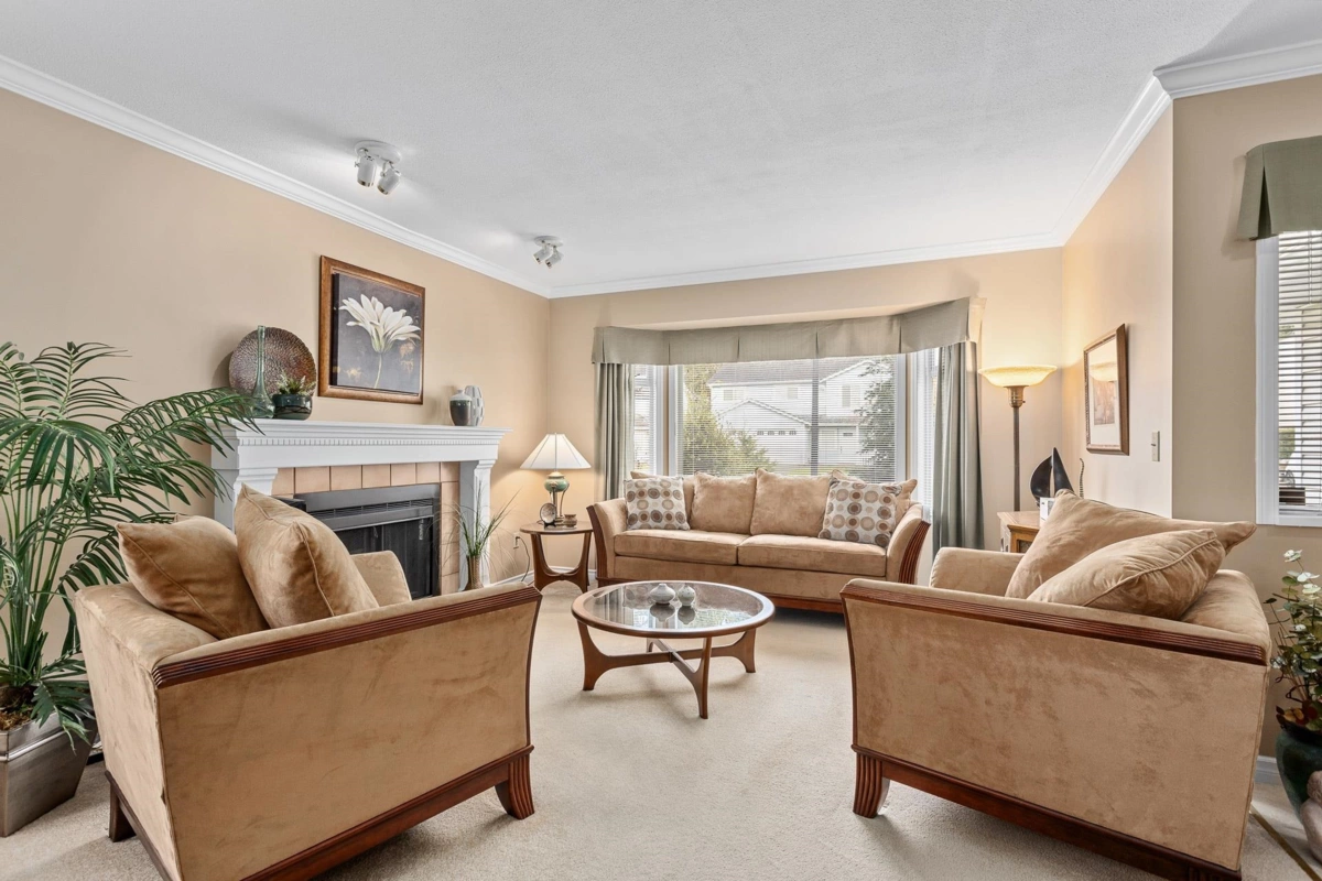 Kitchen Photo of 11915 237a Street, Maple Ridge, BC