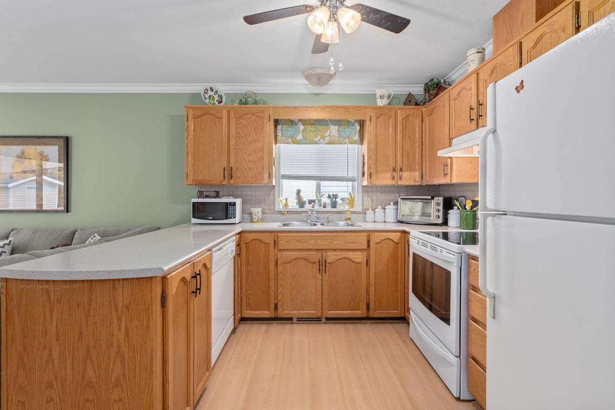 Powder Room Photo of 11915 237a Street, Maple Ridge, BC