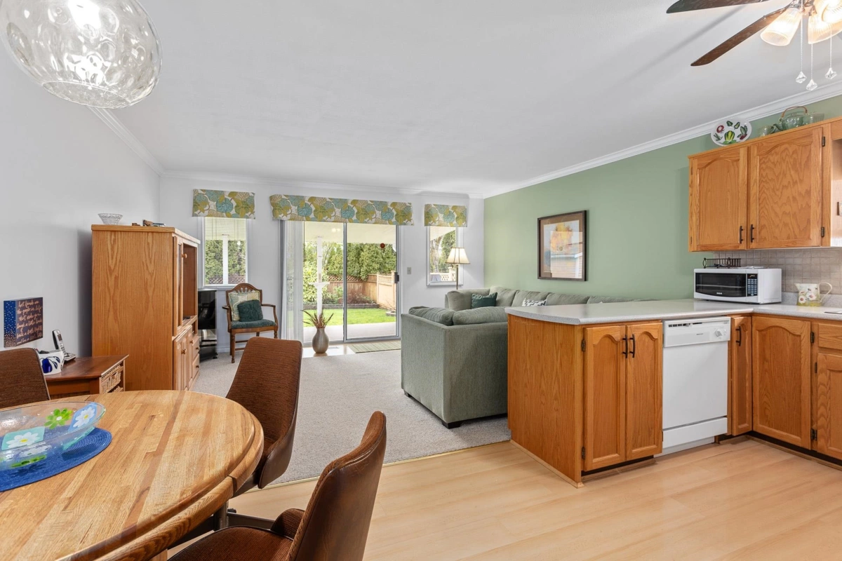 Walk-In Closet Photo of 11915 237a Street, Maple Ridge, BC