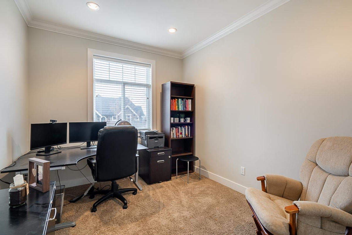 Entry Foyer Photo of 16302 25 Avenue, Surrey, BC