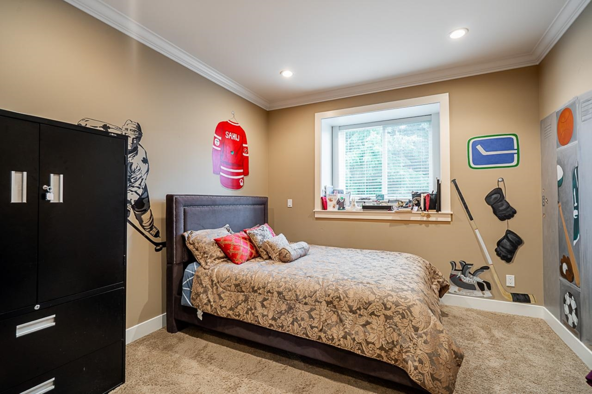 Hallway Photo of 16302 25 Avenue, Surrey, BC