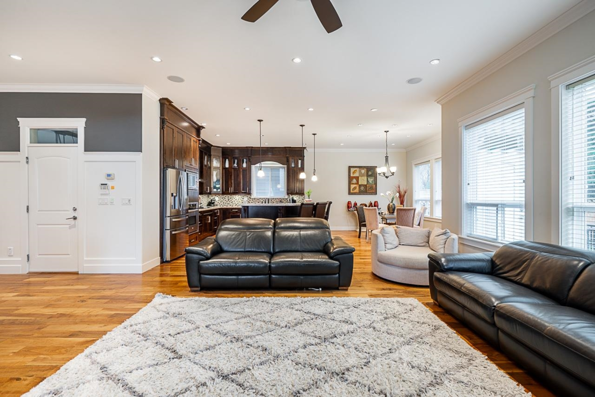 Kitchen Island Photo of 16302 25 Avenue, Surrey, BC