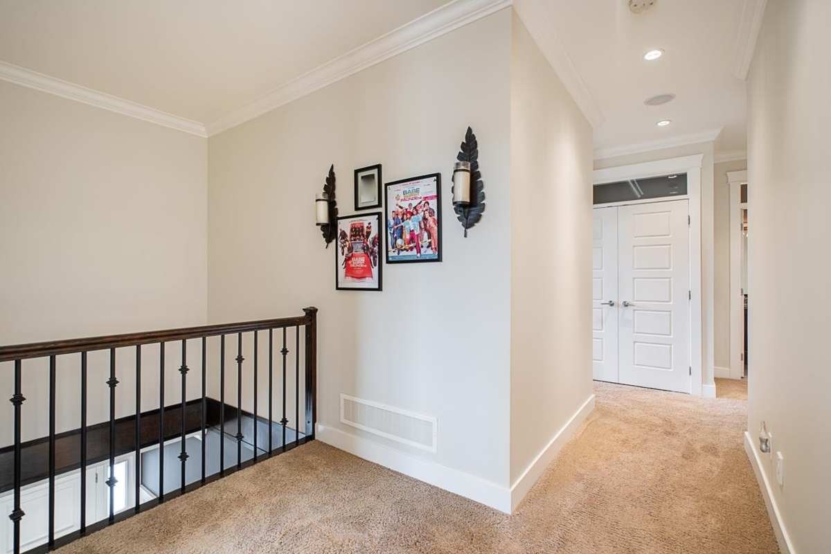 Mudroom Photo of 16302 25 Avenue, Surrey, BC
