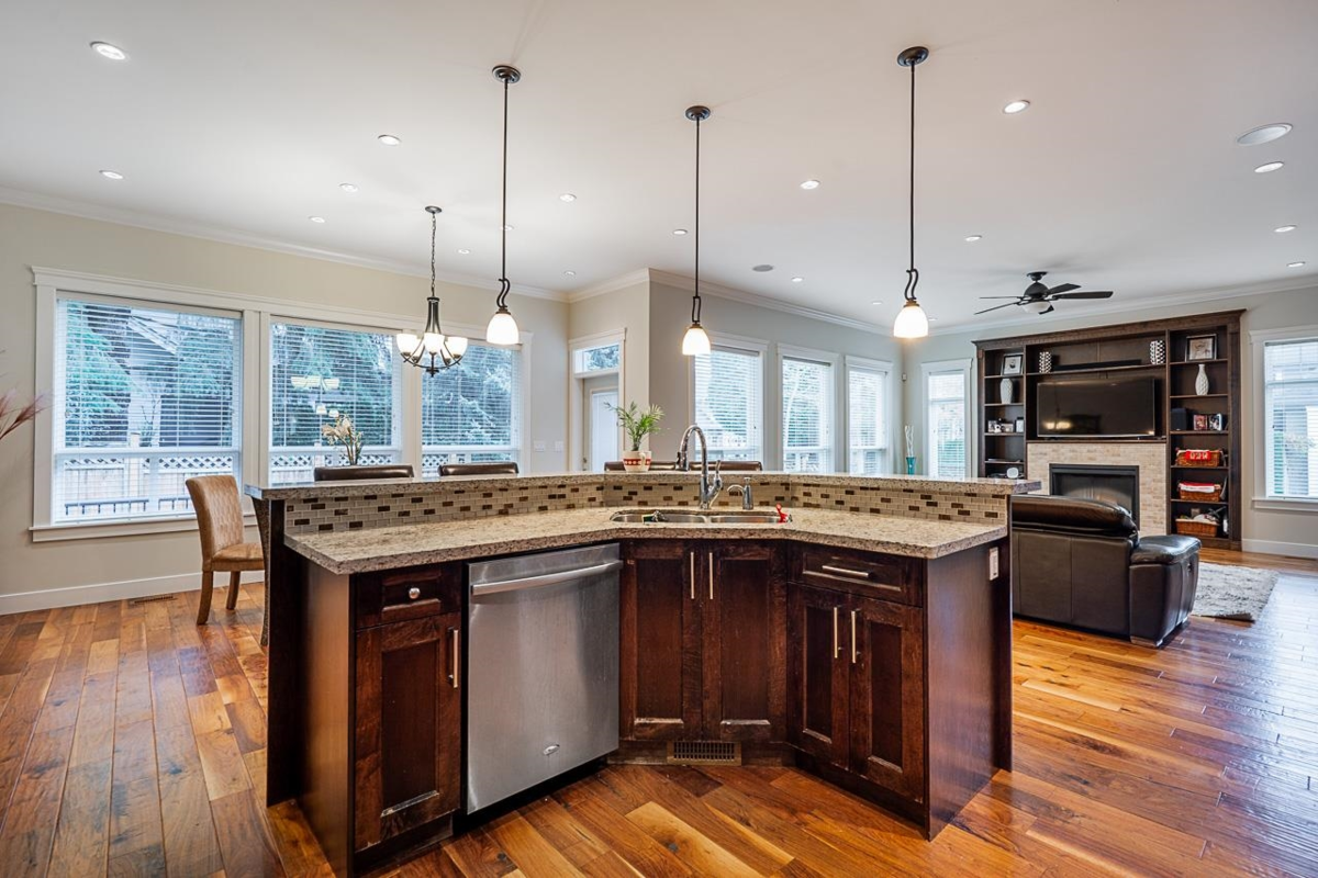 Primary Bathroom Photo of 16302 25 Avenue, Surrey, BC